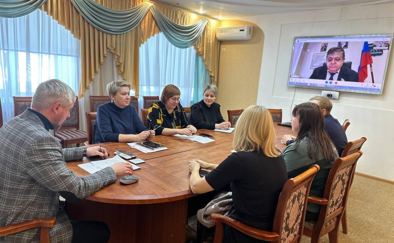 Владимир Джабаров провел совещание по ремонту школ Облученского района Еврейской автономной области