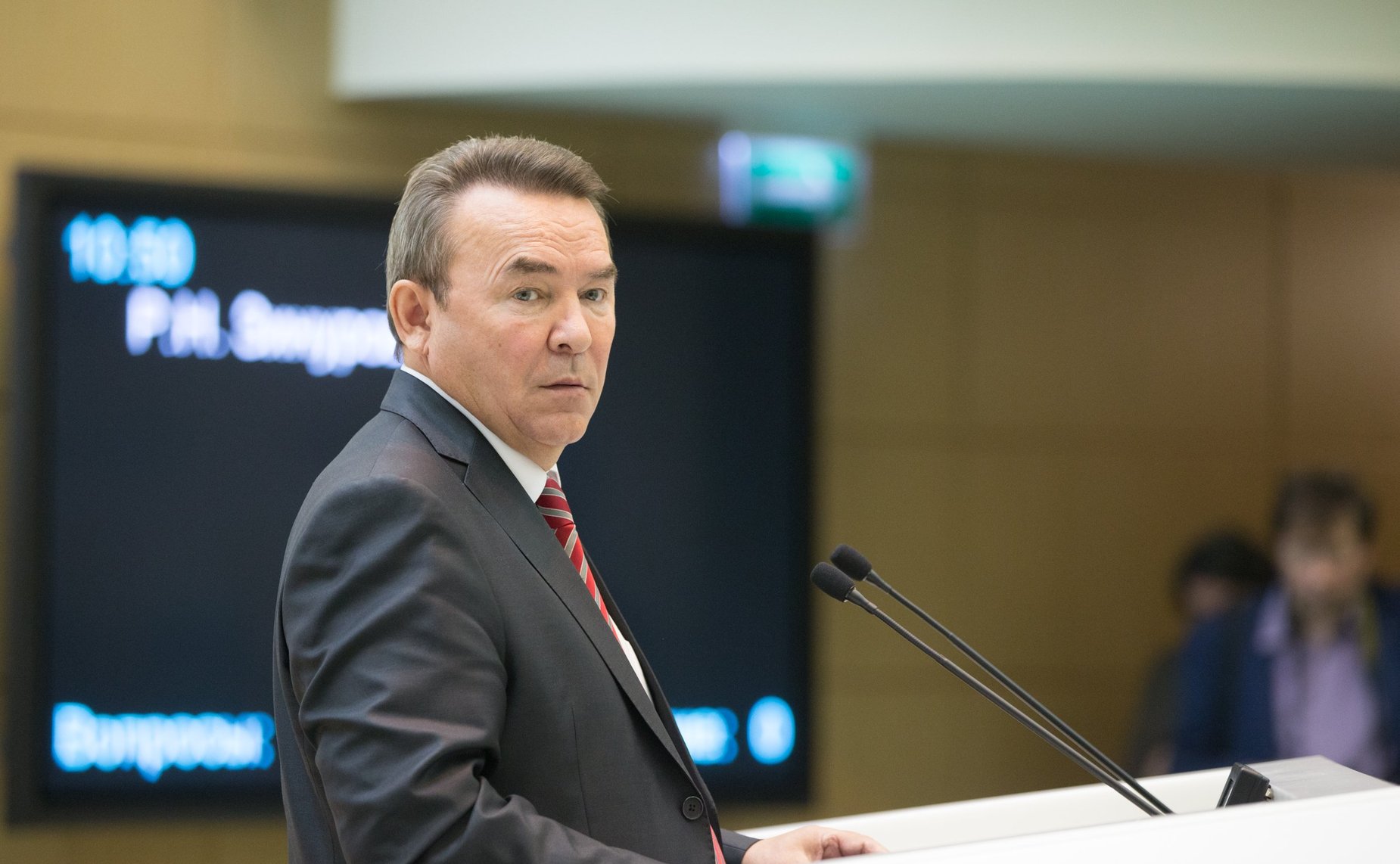Р. Зинуров