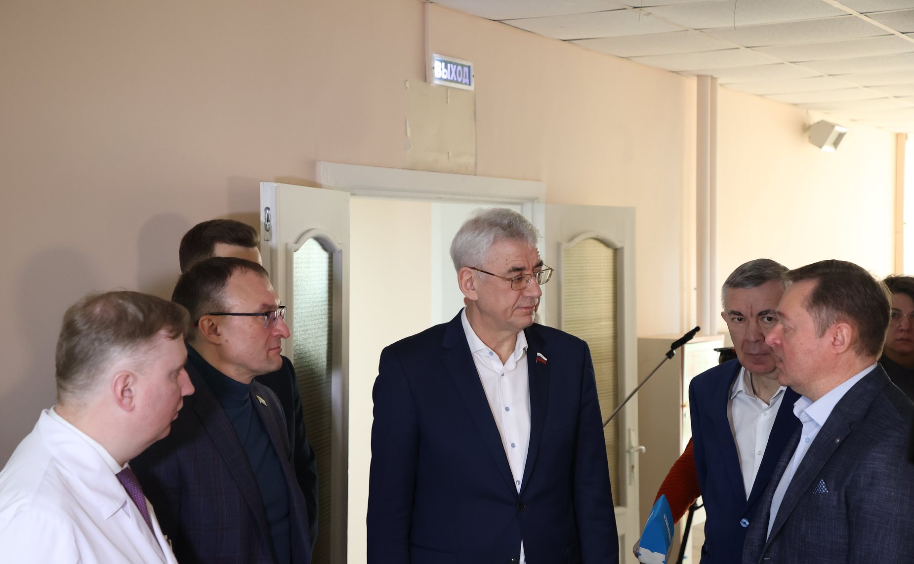 Виктор Калашников посетил краевой клинический центр онкологии в Хабаровске