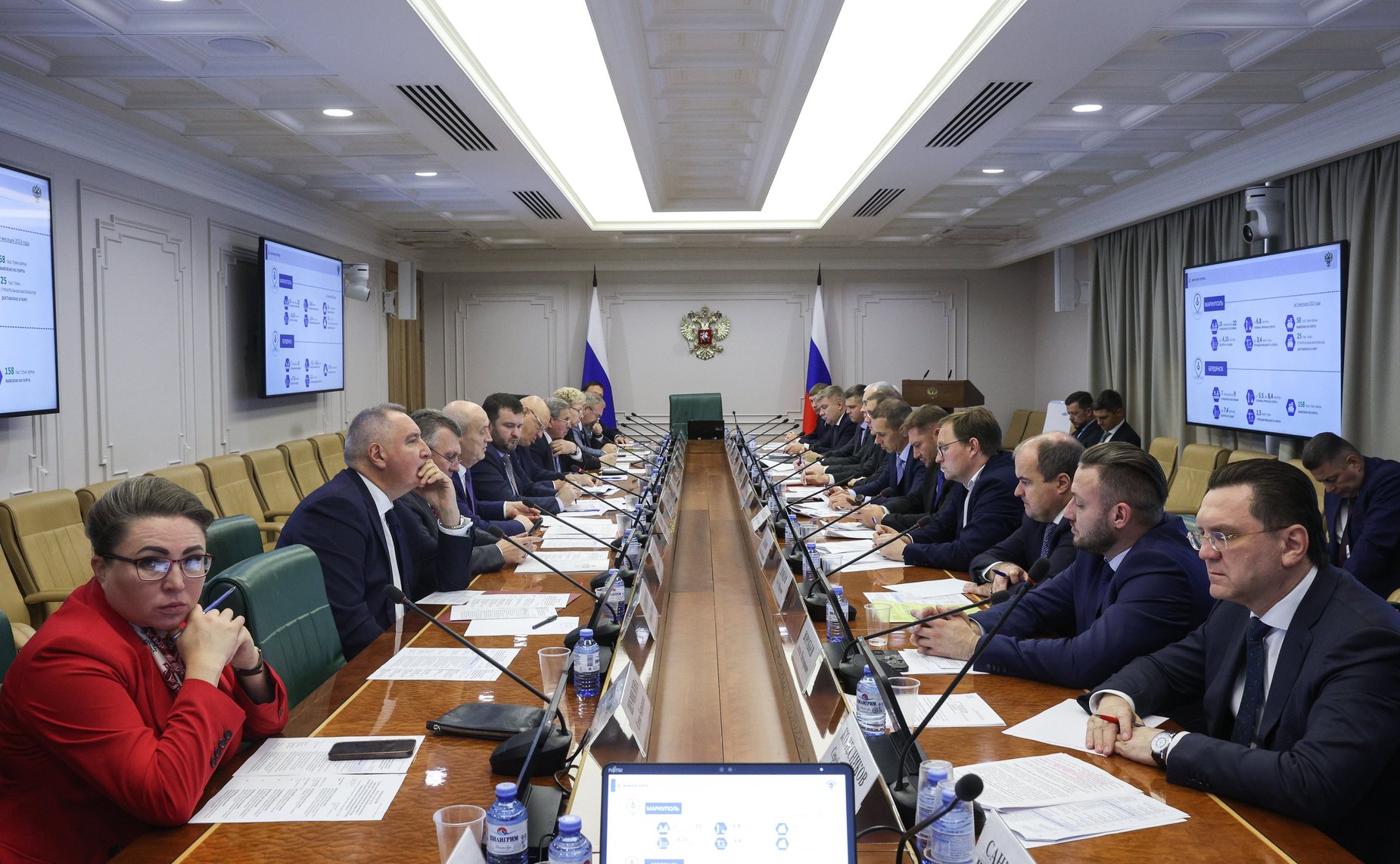 Круглый стол «О мерах по повышению уровня экономической связанности территорий РФ через расширение и модернизацию транспортно-логистической инфраструктуры ДНР, ЛНР, Запорожской области и Херсонской области»