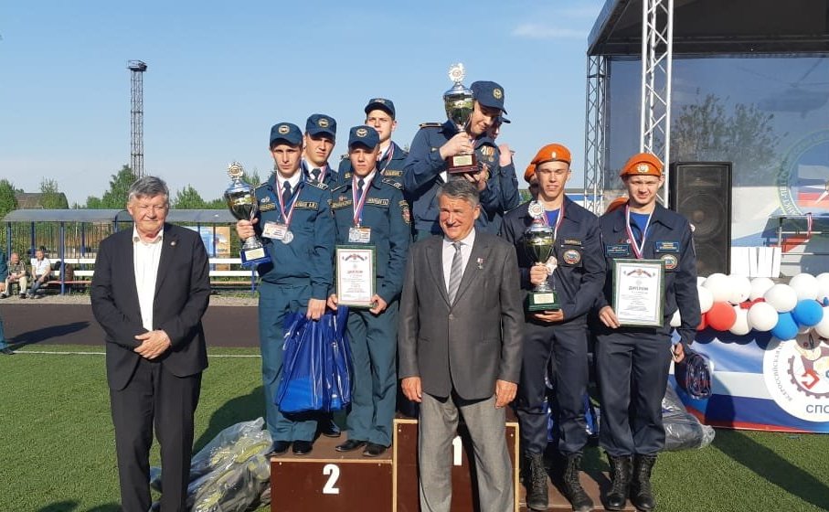 Ю. Воробьев вручил награды победителям Всероссийской олимпиады профессионального мастерства