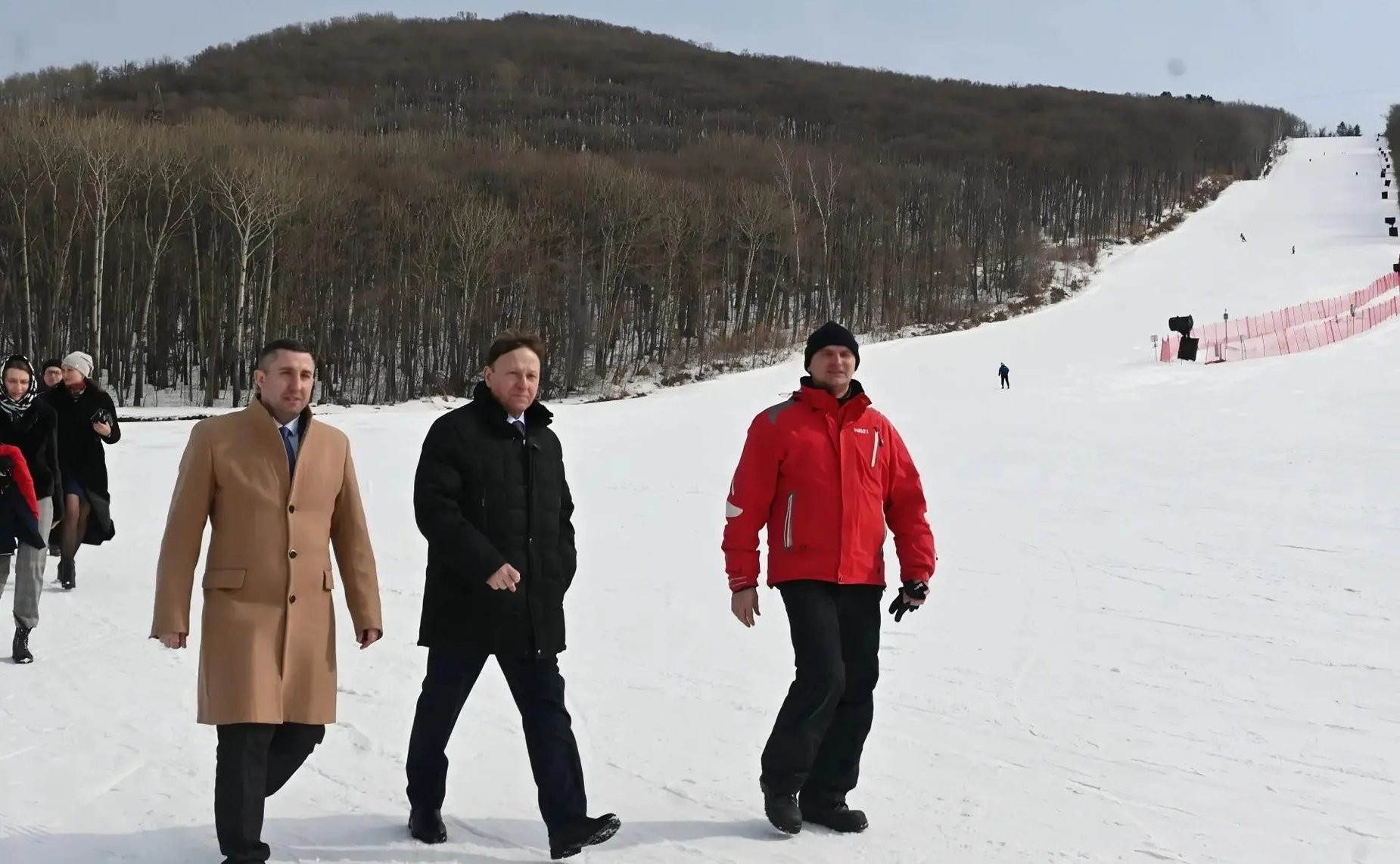 Александр Ролик проинспектировал объекты горнолыжного курорта «Арсеньев»