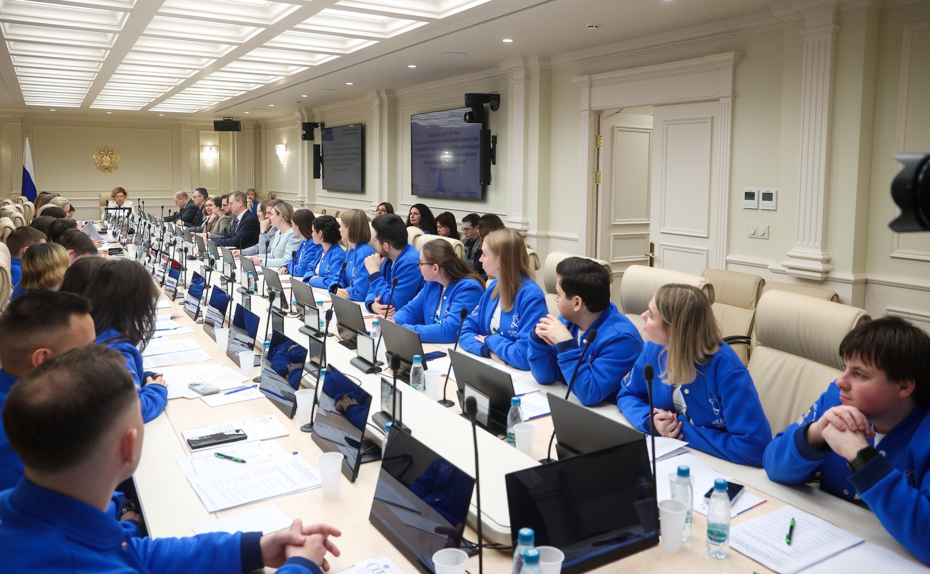 Круглый стол Комитета СФ по социальной политике «Актуальные вопросы совершенствования мер поддержки молодых специалистов, работающих в сфере здравоохранения (в рамках проекта «Всероссийская научная школа «Медицина молодая»)»