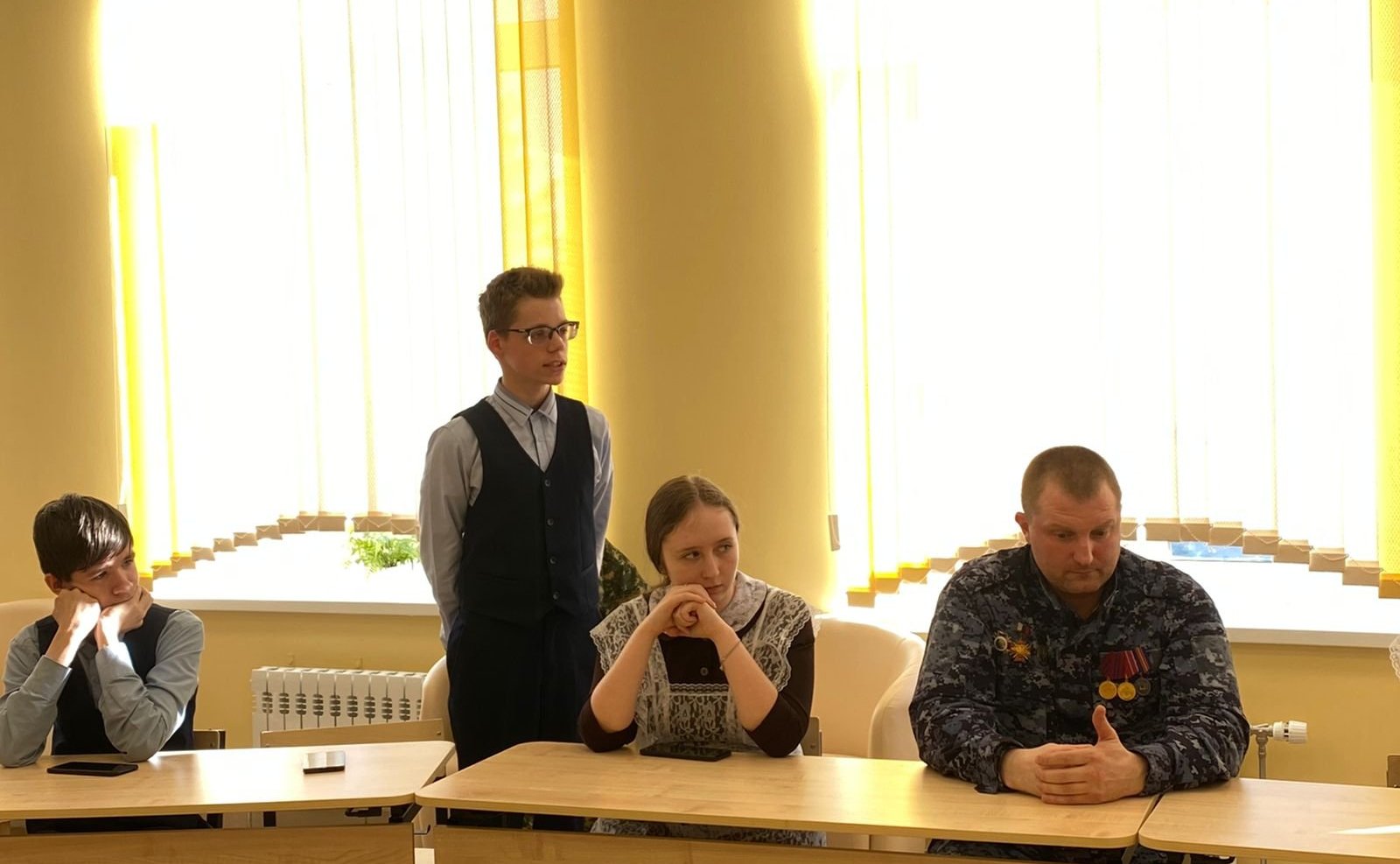 Ольга Хохлова в школе №1 города Собинка пообщалась с учениками средних и старших классов