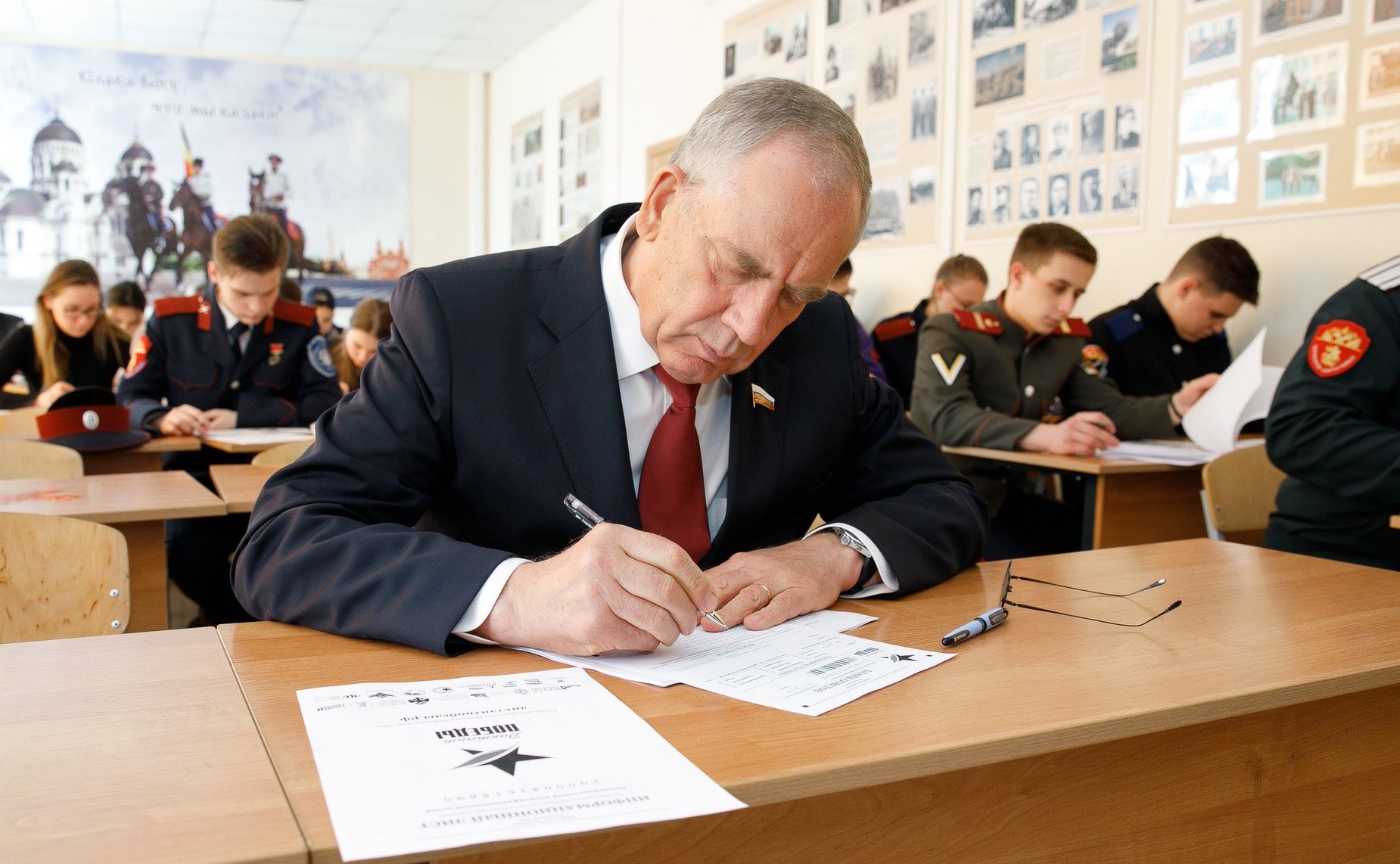 Сергей Митин принял участие в патриотической акции «Диктант Победы»