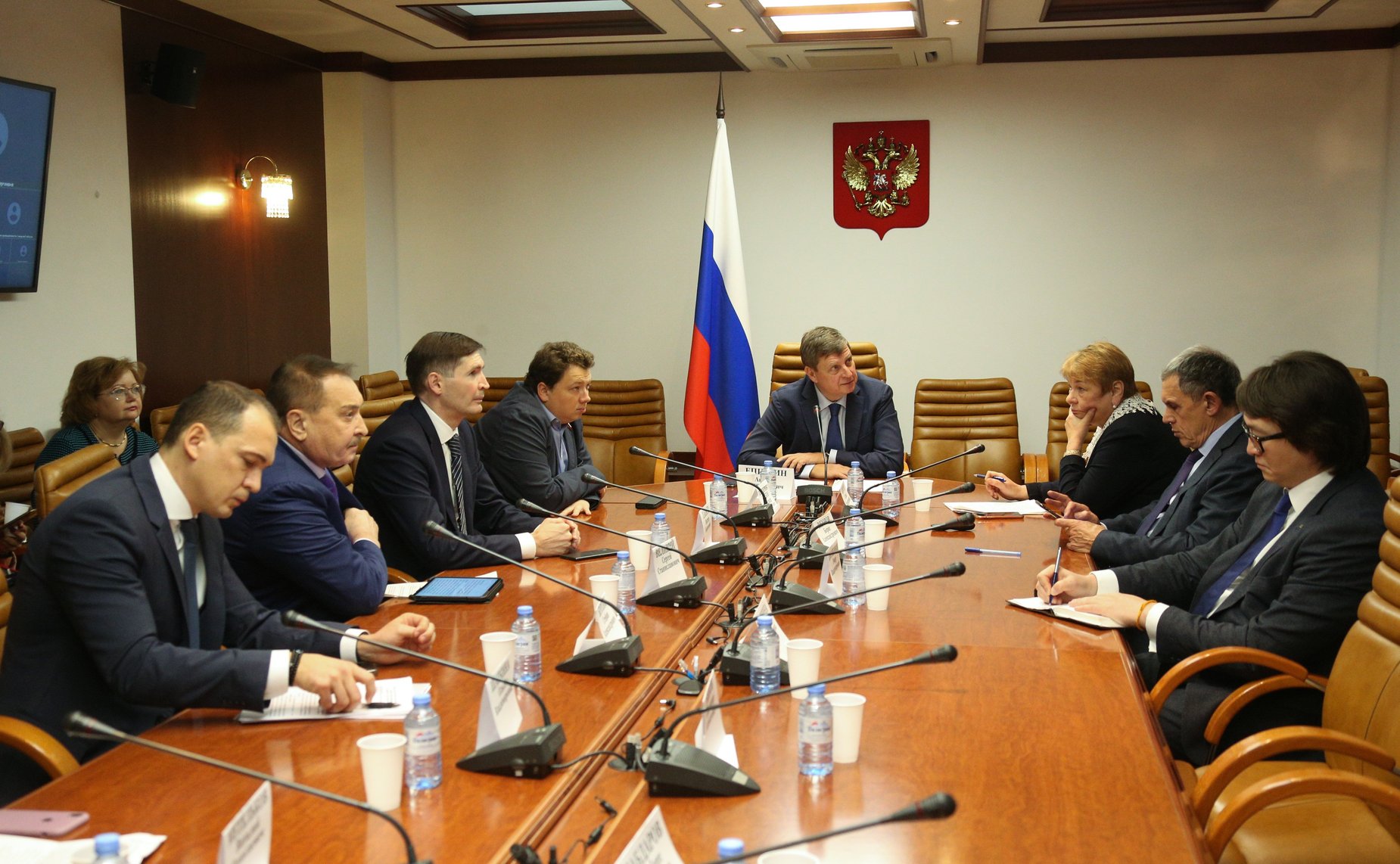 Круглый стол на тему «Независимые нефтяные компании: налоговое стимулирование разработки малых нефтяных месторождений»