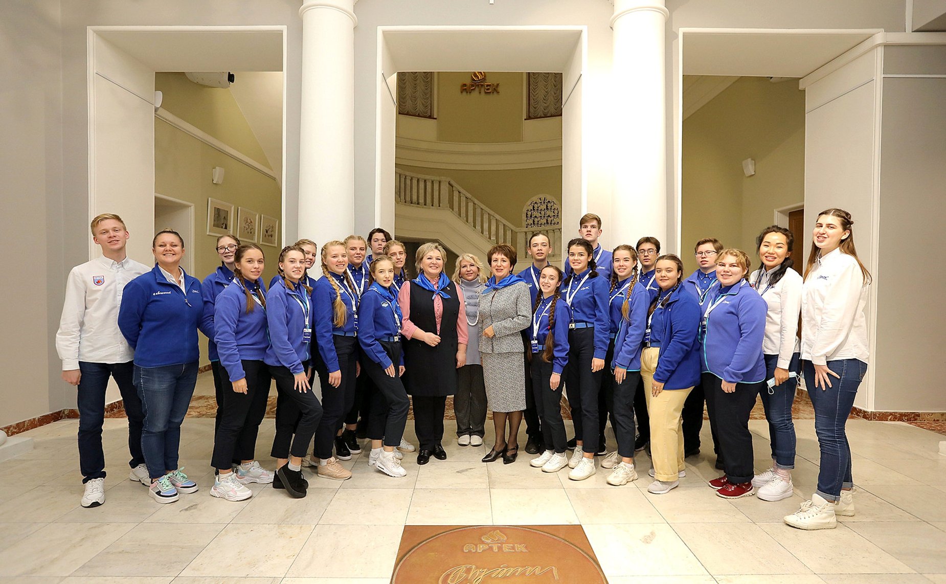 Екатерина Алтабаева и Елена Писарева посетили международный детский центр «Артек» и приняли участие в заседании «круглого стола» на тему «Защита интересов и прав детей в современной России»