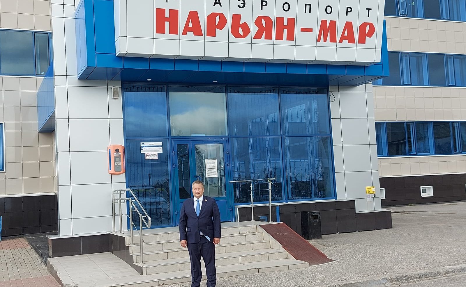 Денис Гусев в ходе поездки в регион встретился с коллективом Нарьян-Марского объединённого авиаотряда