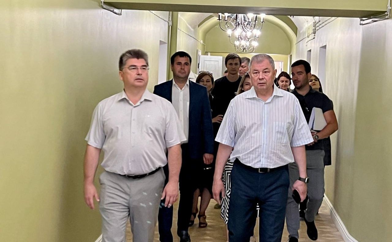 Анатолий Артамонов в ходе рабочей поездки в регион посетил Дзержинский район