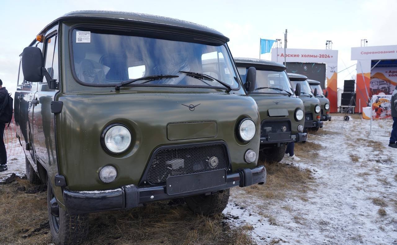 Соревнования по автокроссу в селе Арское прошли при участии сенатора Айрата Гибатдинова и главы региона Алексея Русских