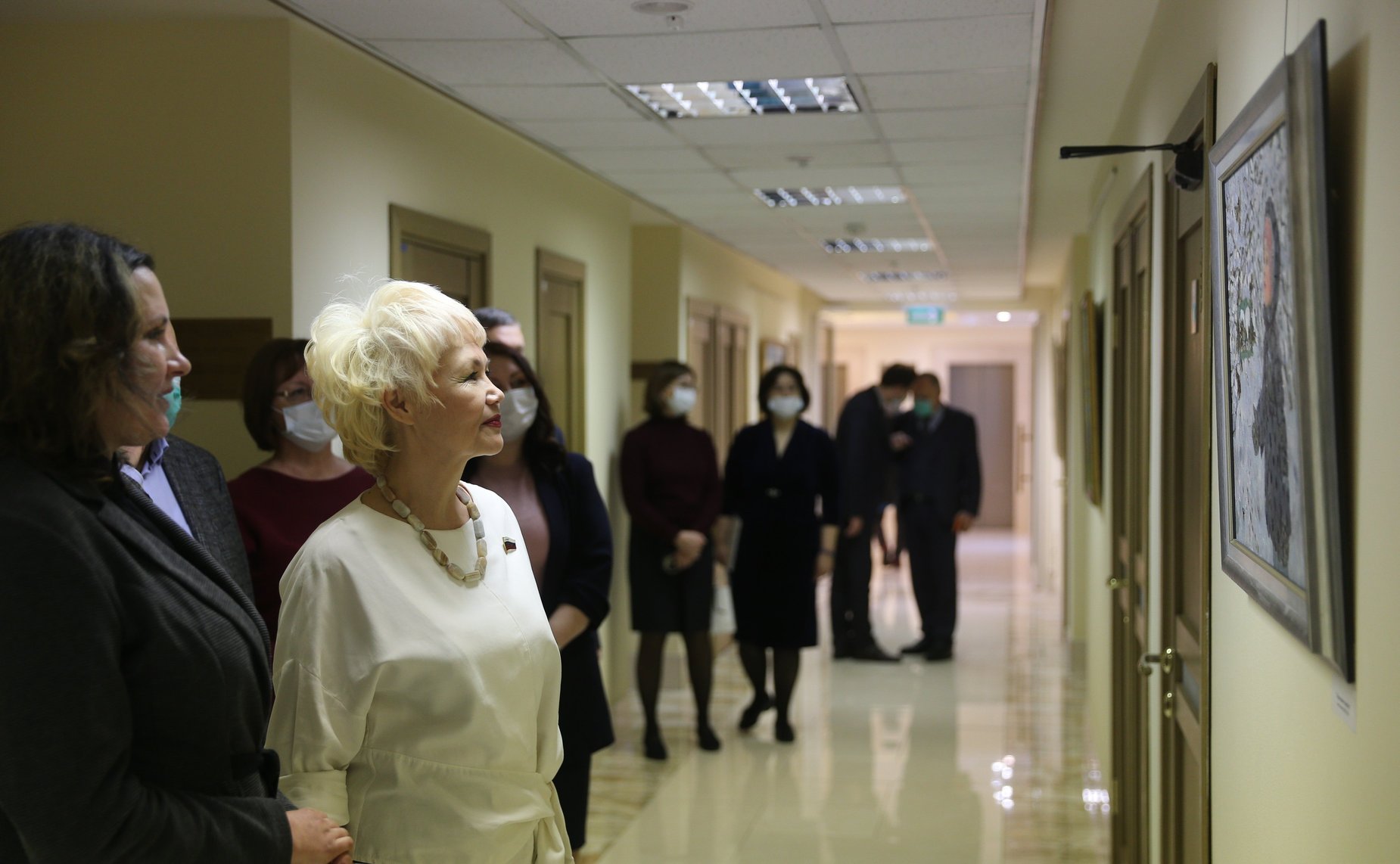 Дина Оюн открыла в здании Совета Федерации выставку пейзажей Павла Еськова «Светлый день»