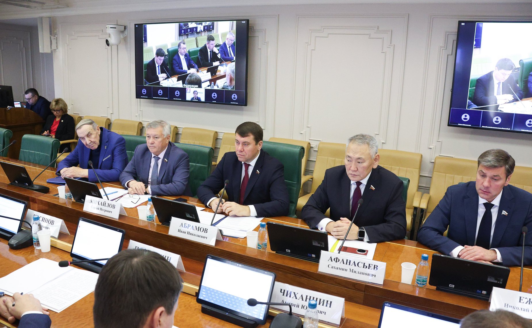Круглый стол Комитета СФ по экономической политике на тему «О расширении маршрутной сети воздушных перевозок, выполняемых из аэропортов Дальнего Востока»