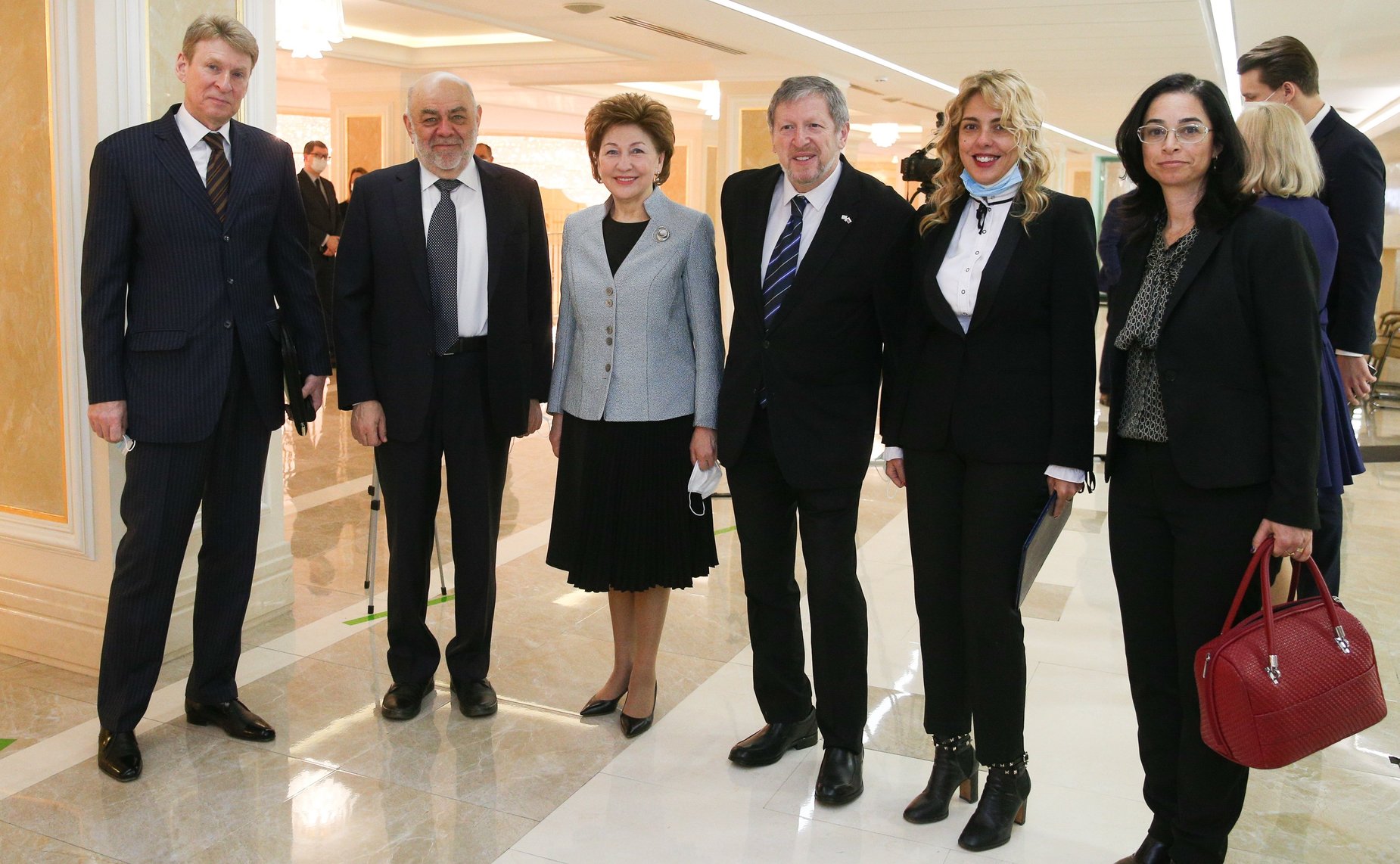 Открытие в Совете Федерации выставки «Лучи света: судьба женщины в годы Холокоста»