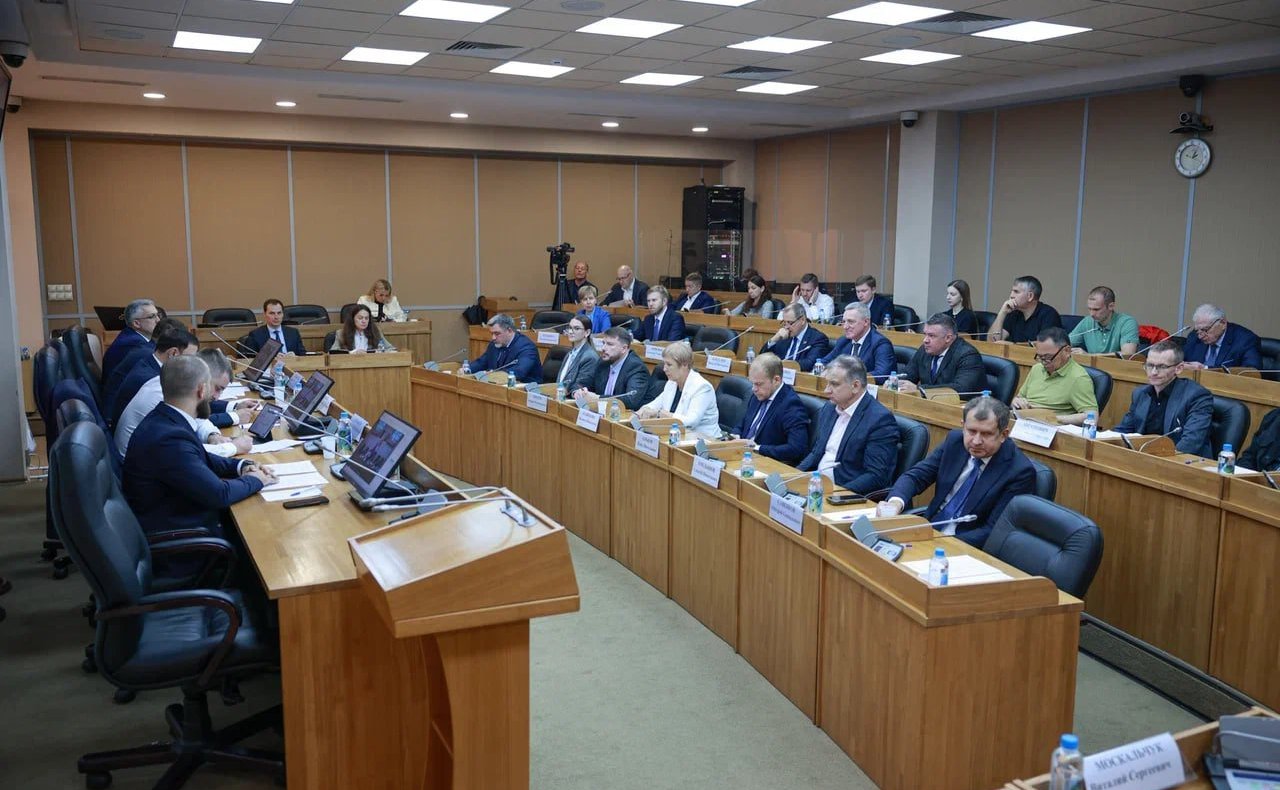 Александр Ролик во Владивостоке принял участие в совещании, посвященном перспективам развития сельского хозяйства на Дальнем Востоке и в Арктике