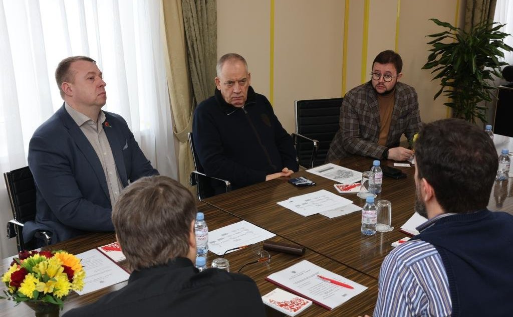 Сергей Митин совместно с представителями минсельхоза Новгородской области и крупных компаний оценил готовность предприятий животноводческой отрасли региона работать в соответствии с новыми требованиями федерального законодательства