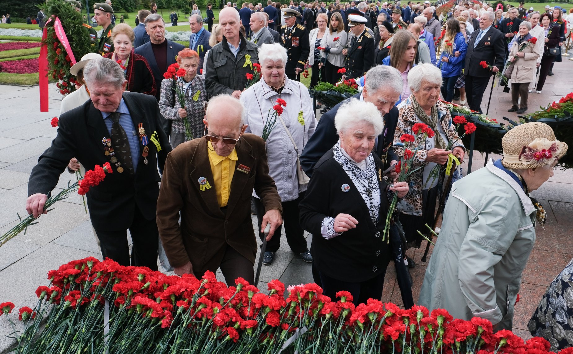 Торжественная траурная церемония на Пискаревском мемориальном кладбище