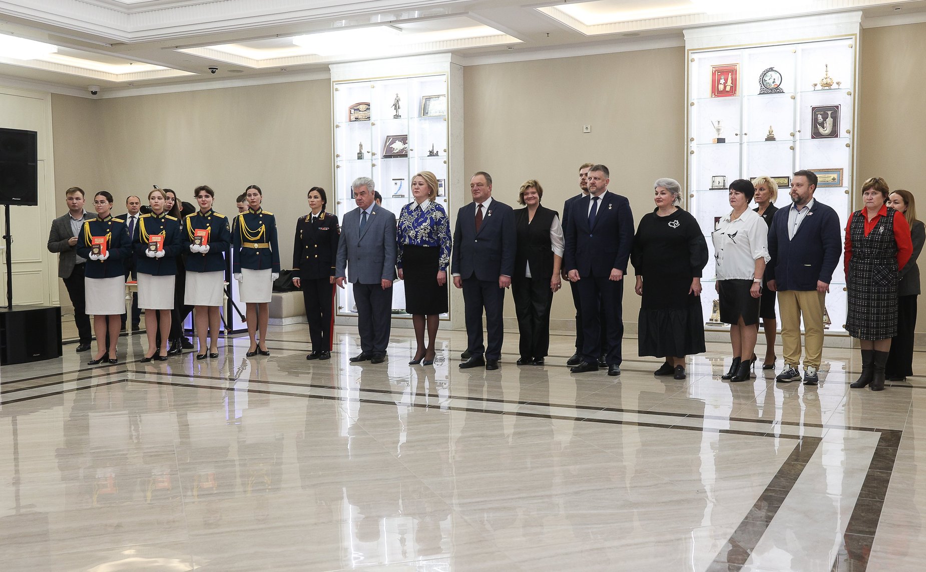 Торжественная церемония вручения паспортов граждан РФ 14-летним жителям Луганской Народной Республики и Херсонской области