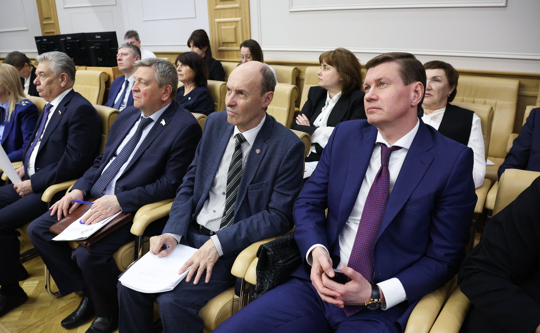 Парламентские слушания на тему «Вопросы повышения эффективности управления многоквартирными домами: основные подходы и предложения»