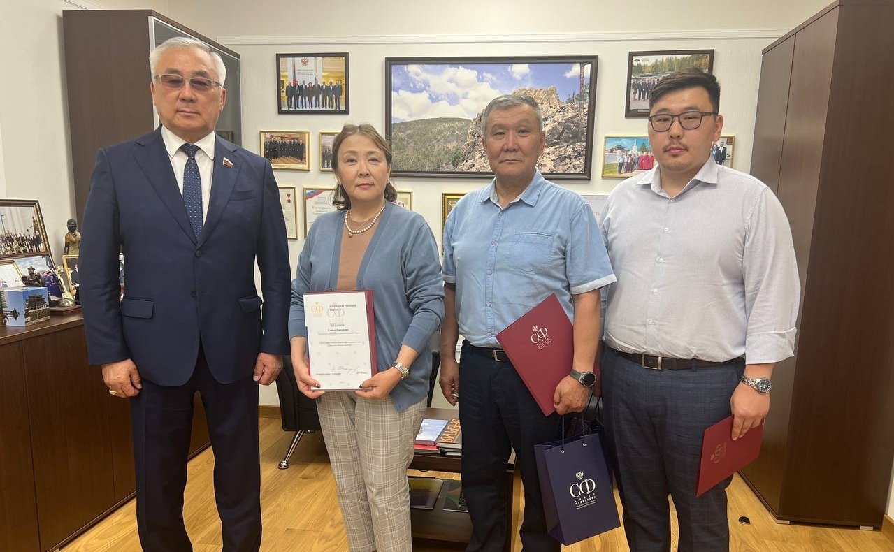 Баир Жамсуев встретился с земляками, волонтерами Москвы, участниками добровольного общества «Юрта»