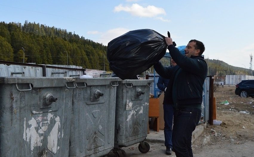 Эдуард Исаков принял участие во Всероссийском субботнике