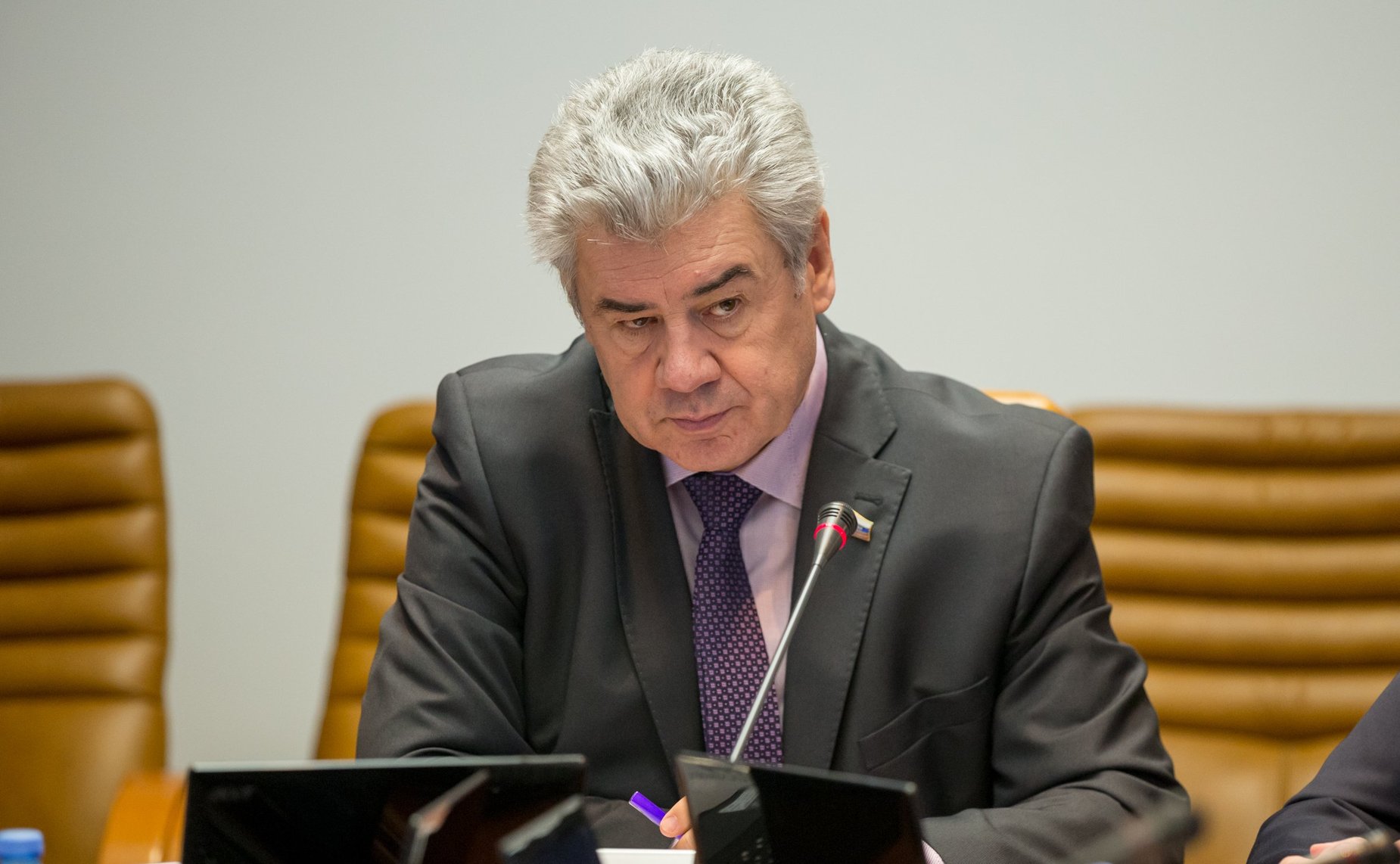 Виктор Бондарев