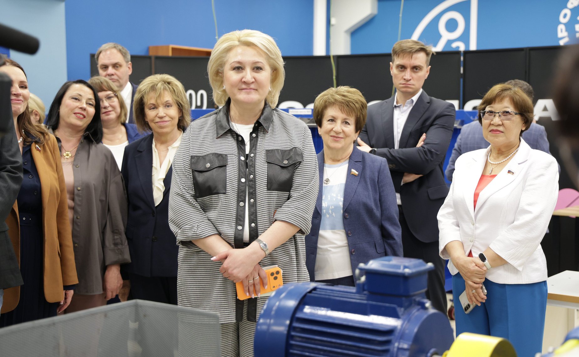 Выездное заседание Комитета Совета Федерации по науке, образованию и культуре «Развитие системы непрерывного образования для обеспечения технологического лидерства региона ( на примере Вологодской области)» Посещение химико-технологического колледжа