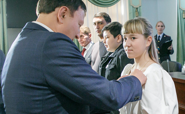 Юных приморцев наградили медалями Совета Федерации «За проявленное мужество»