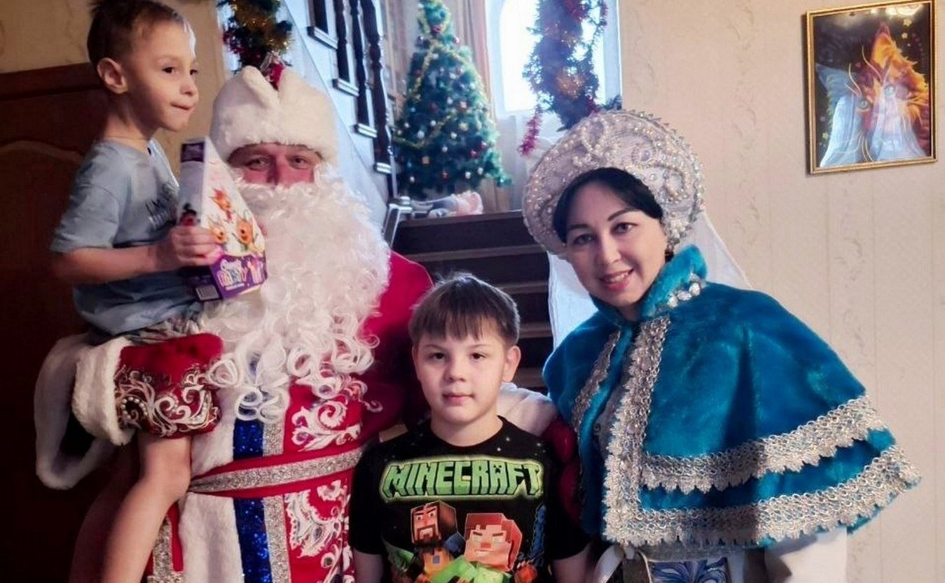 Сергей Мартынов побывал в Нартасской школе-интернате с подарками, устроив детям яркий праздник, а также исполняет желания ребятишек в рамках благотворительной акции «Елка желаний»