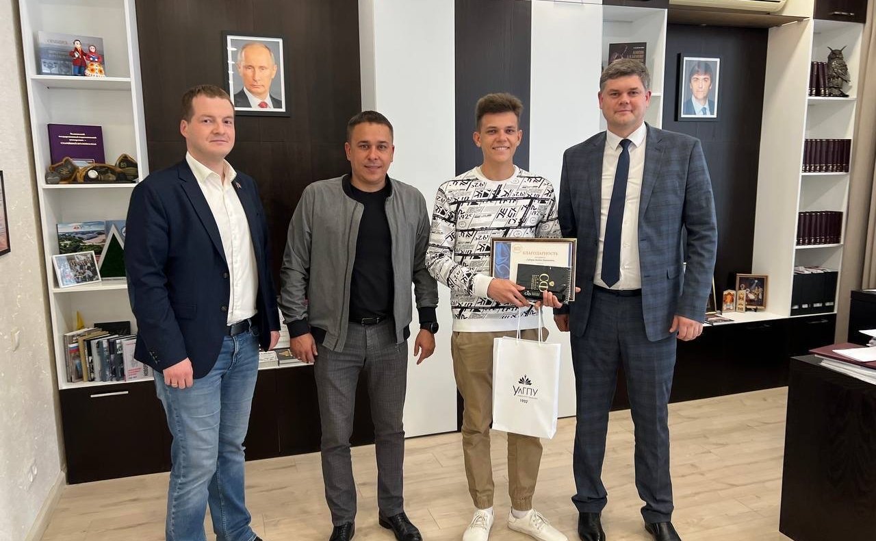 Айрат Гибатдинов встретился в Ульяновске с победителем Всероссийской акции «Расул Гамзатов глазами детей»