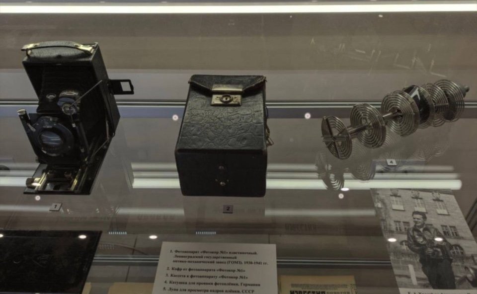 Екатерина Алтабаева ознакомилась с выставкой, посвященной фронтовым корреспондентам, которые работали в осажденном Севастополе в 1941–42 годах