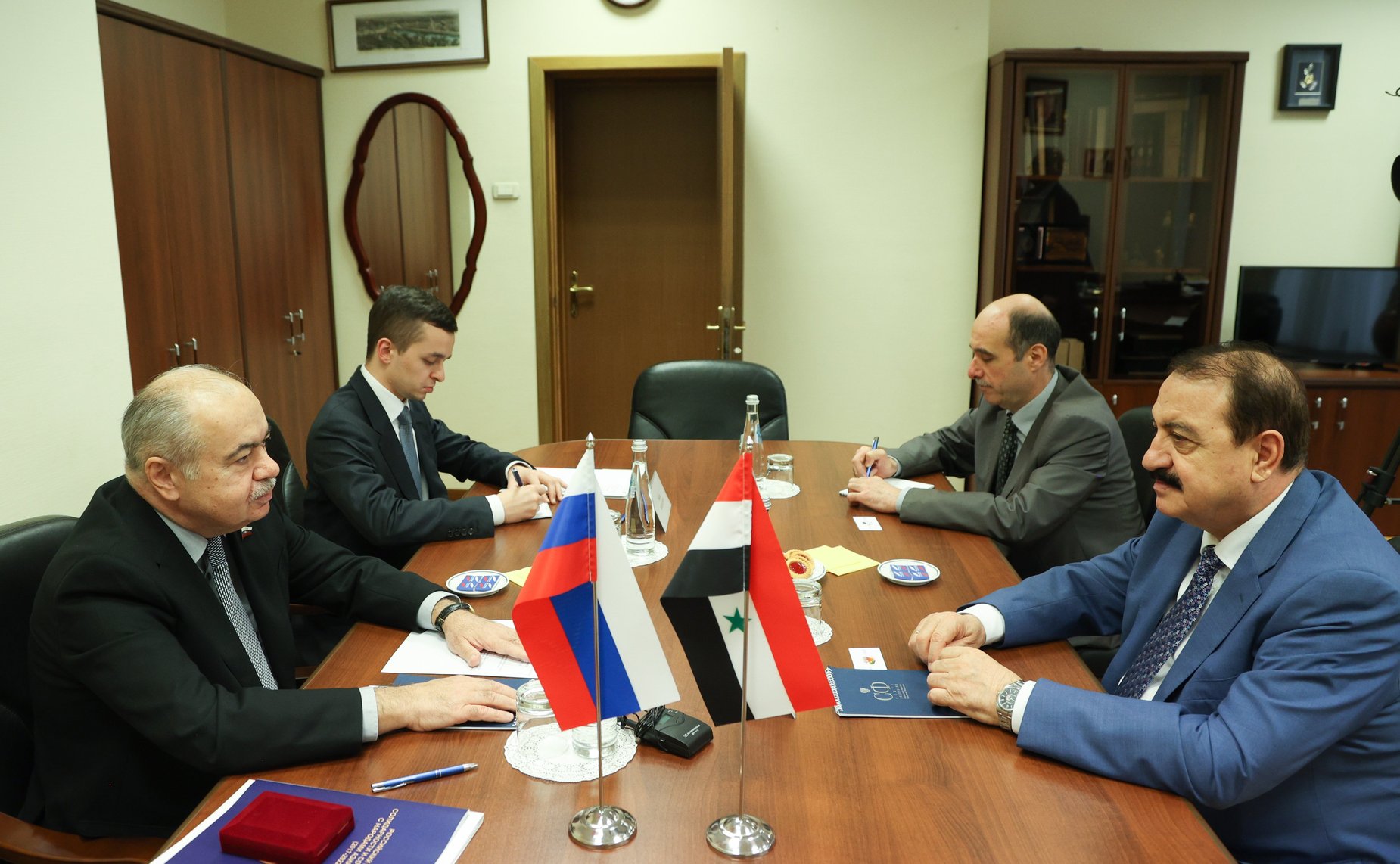 Встреча первого заместителя председателя Комитета СФ по науке, образованию и культуре Ильяса Умаханова с Чрезвычайным и Полномочным Послом Сирийской Арабской Республики в РФ