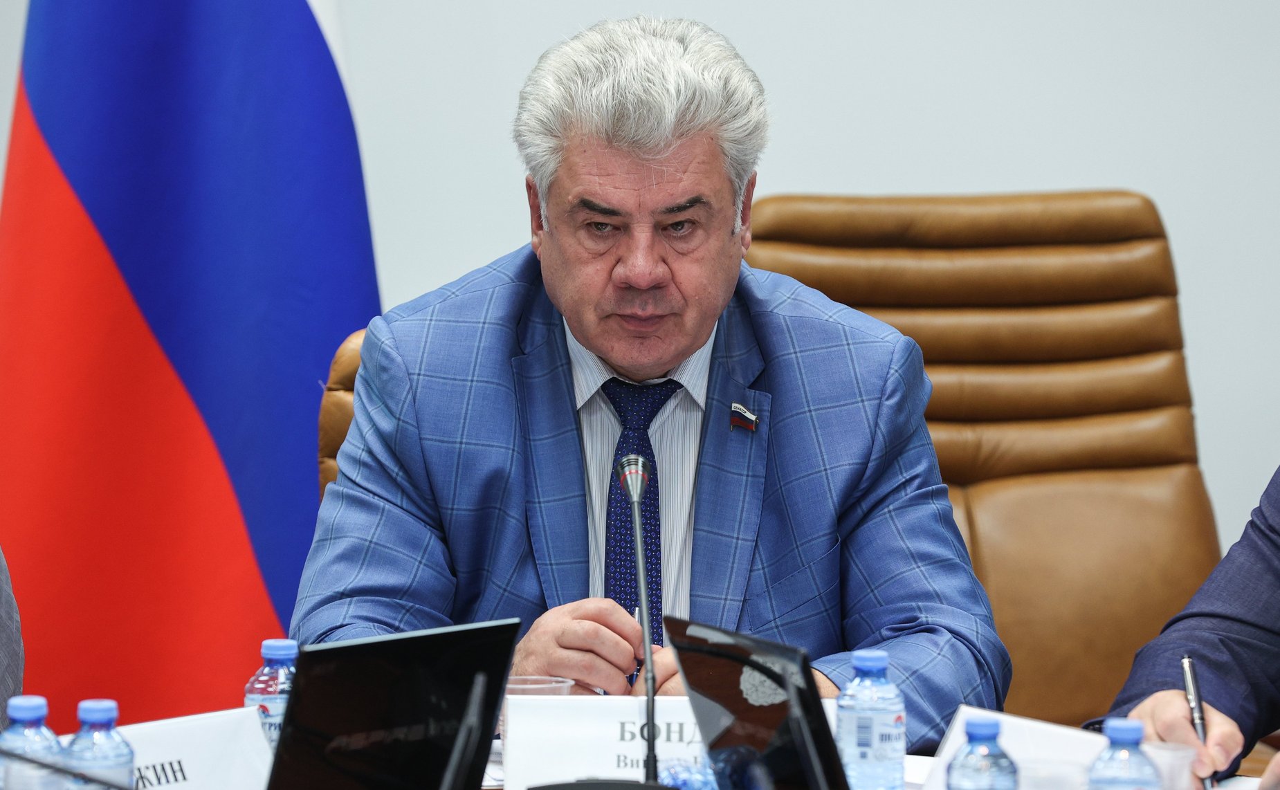 Виктор Бондарев