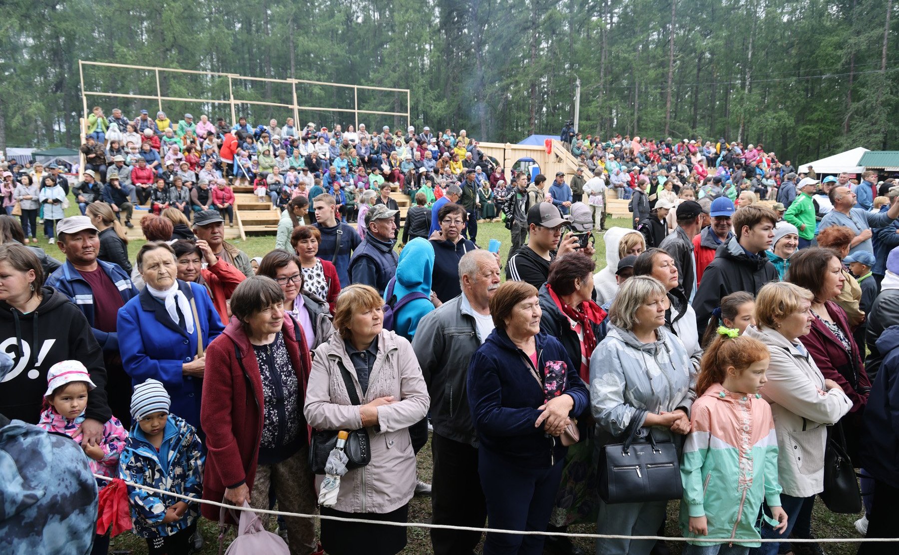 Татьяна Гигель в ходе рабочей командировки по региону побывала на межрегиональном фестивале русского народного творчества «Родники Алтая»