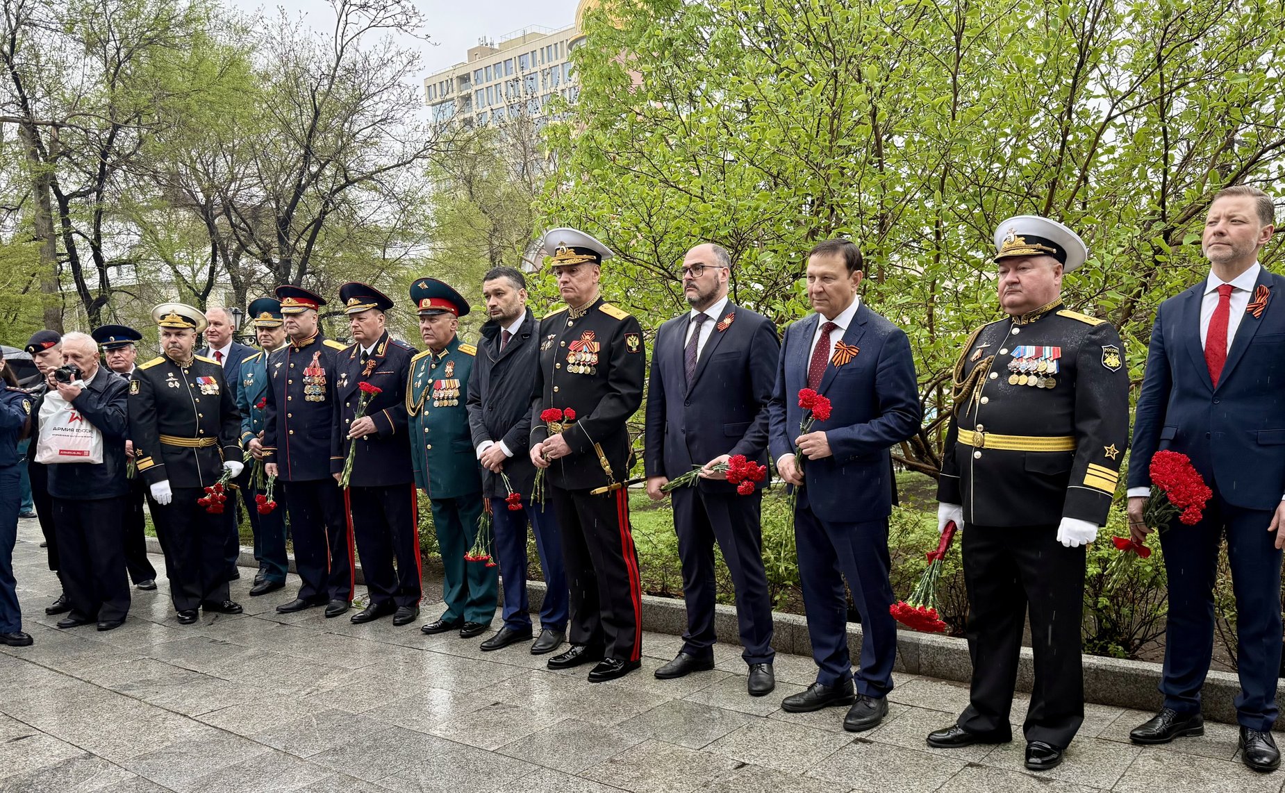 Александр Ролик принял участие в памятных и торжественных мероприятиях, посвящённых празднованию 81-й годовщины Победы в Великой Отечественной войне, прошедших во Владивостоке и Артёме