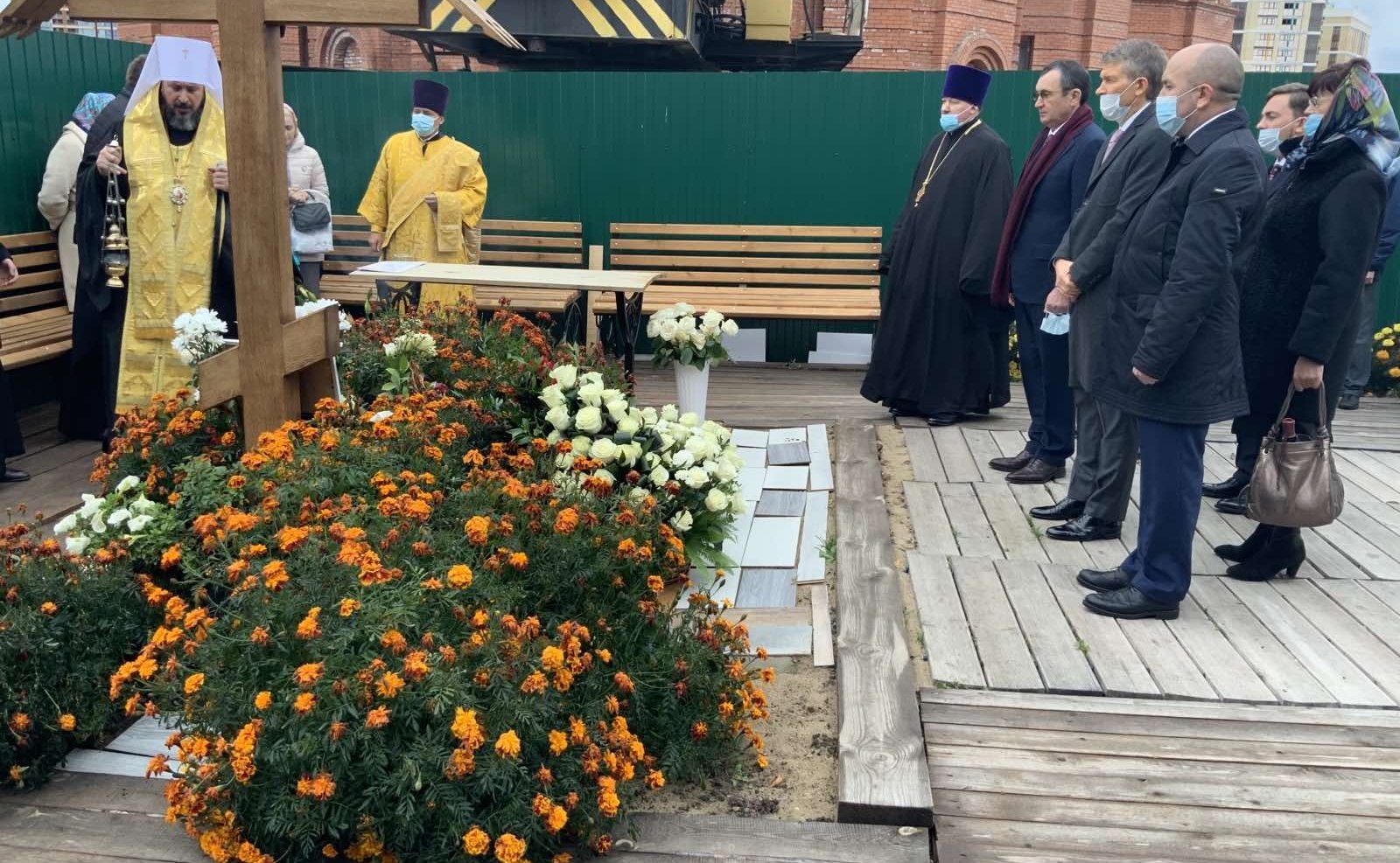 Николай Федоров и Борис Листов также посетили могилу митрополита Чебоксарского и Чувашского Варнавы и почтили память главы Чувашской митрополии