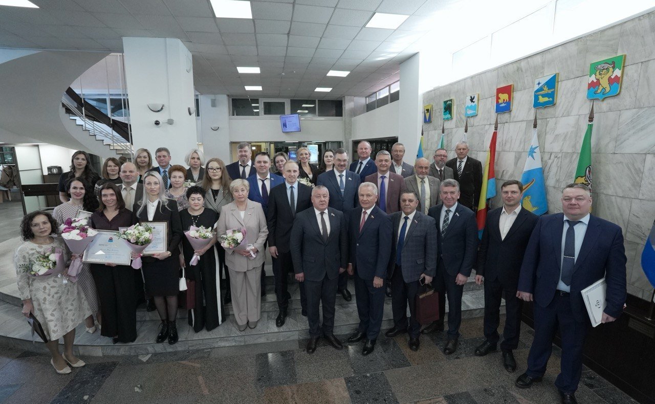 Валерий Пономарев поздравил депутатов и жителей региона с Днем камчатского парламентаризма