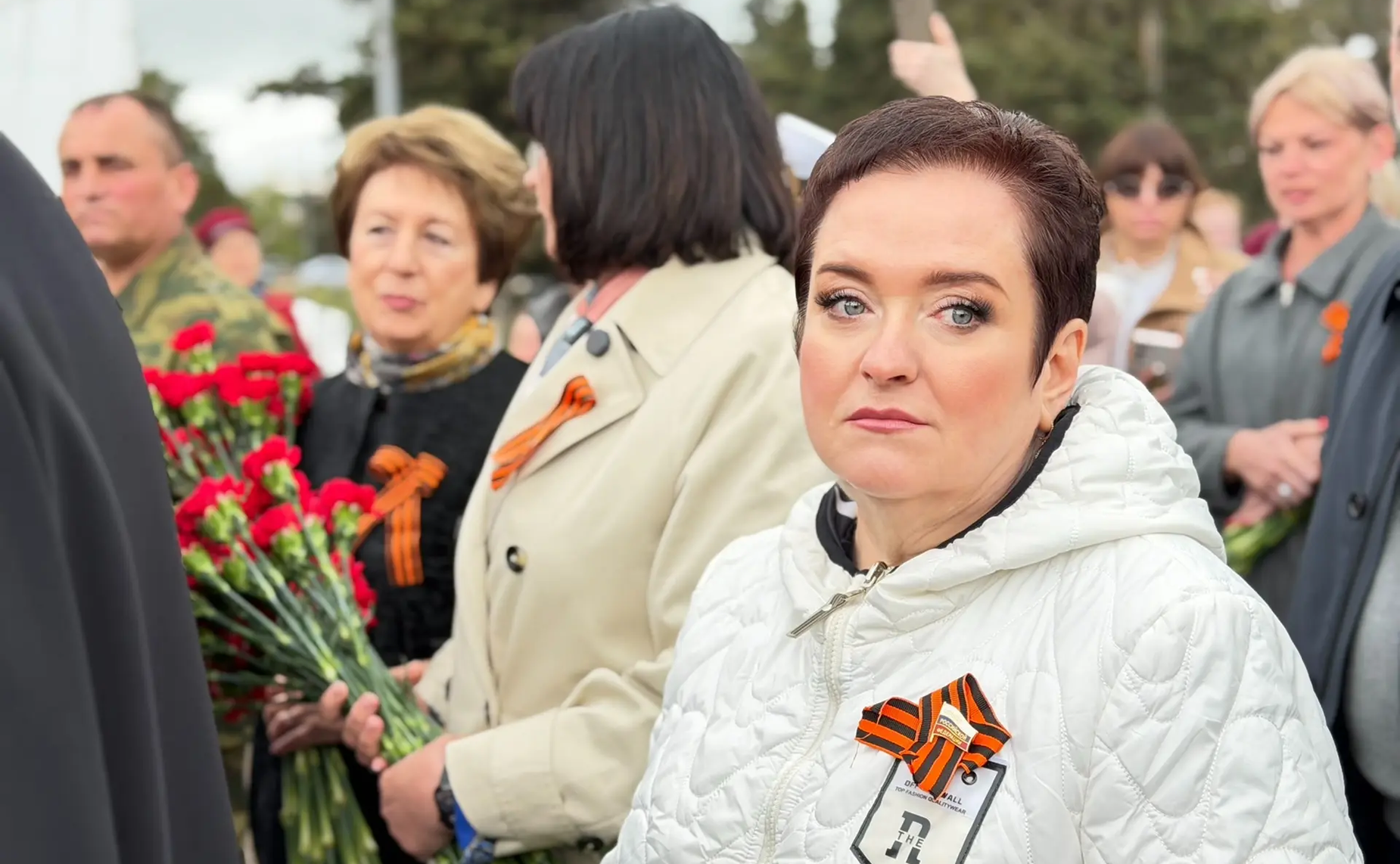 Лариса Мельник приняла участие в торжественной церемонии захоронения останков советских воинов, найденных в ходе поисковых работ. На мемориальном кладбище в посёлке Дергачи с воинскими почестями были захоронены 143 защитника Севастополя