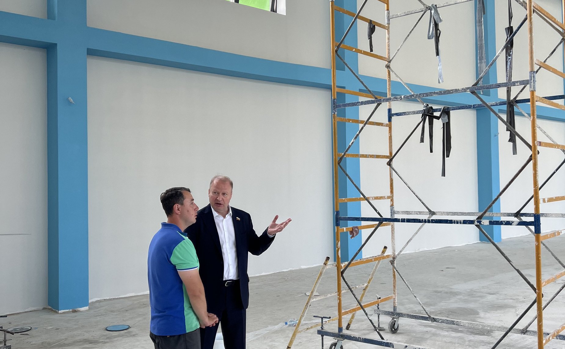 Виктор Шептий проинспектировал ход строительства гимназии в Екатеринбурге