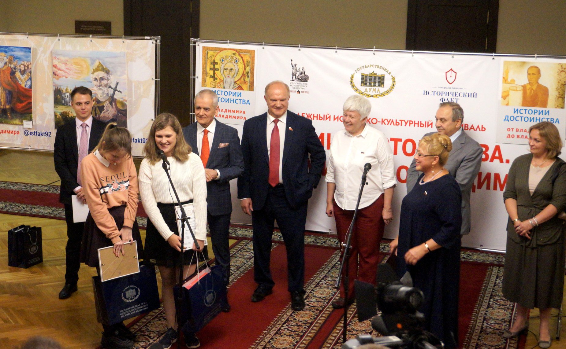 Ольга Тимофеева приняла участие в открытии выставки работ участников-победителей Молодежного историко-культурного фестиваля «Истории достоинства. От Владимира до Владимира»