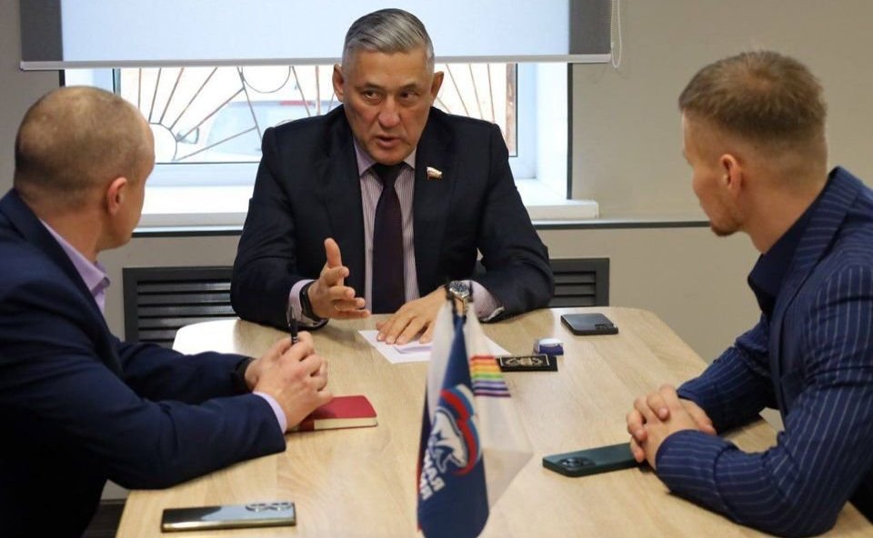 Юрий Валяев провел беседу с руководителем АНО поддержки участников специальной военной операции «За Наших ЕАО» Сергеем Радецким
