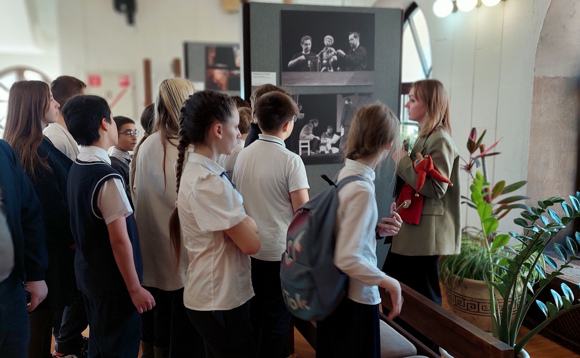 Владимир Нетёсов помог школьникам прикоснуться к театральному искусству
