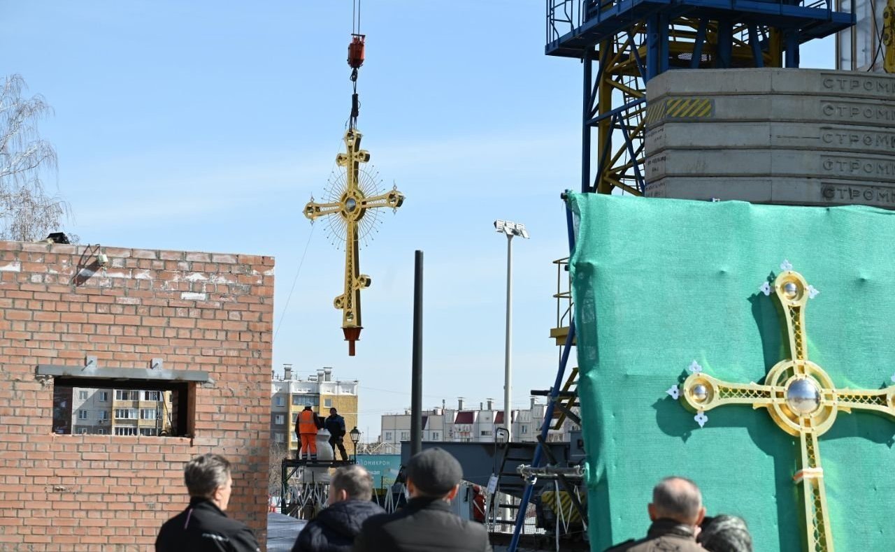 Маргарита Павлова приняла участие в церемонии освящения крестов для центрального купола строящегося Кафедрального собора Рождества Христова в Челябинске