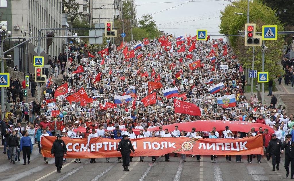 Оксана Хлякина приняла участие в праздничных мероприятиях, посвященных 77-летию годовщине Победы в Великой Отечественной войне