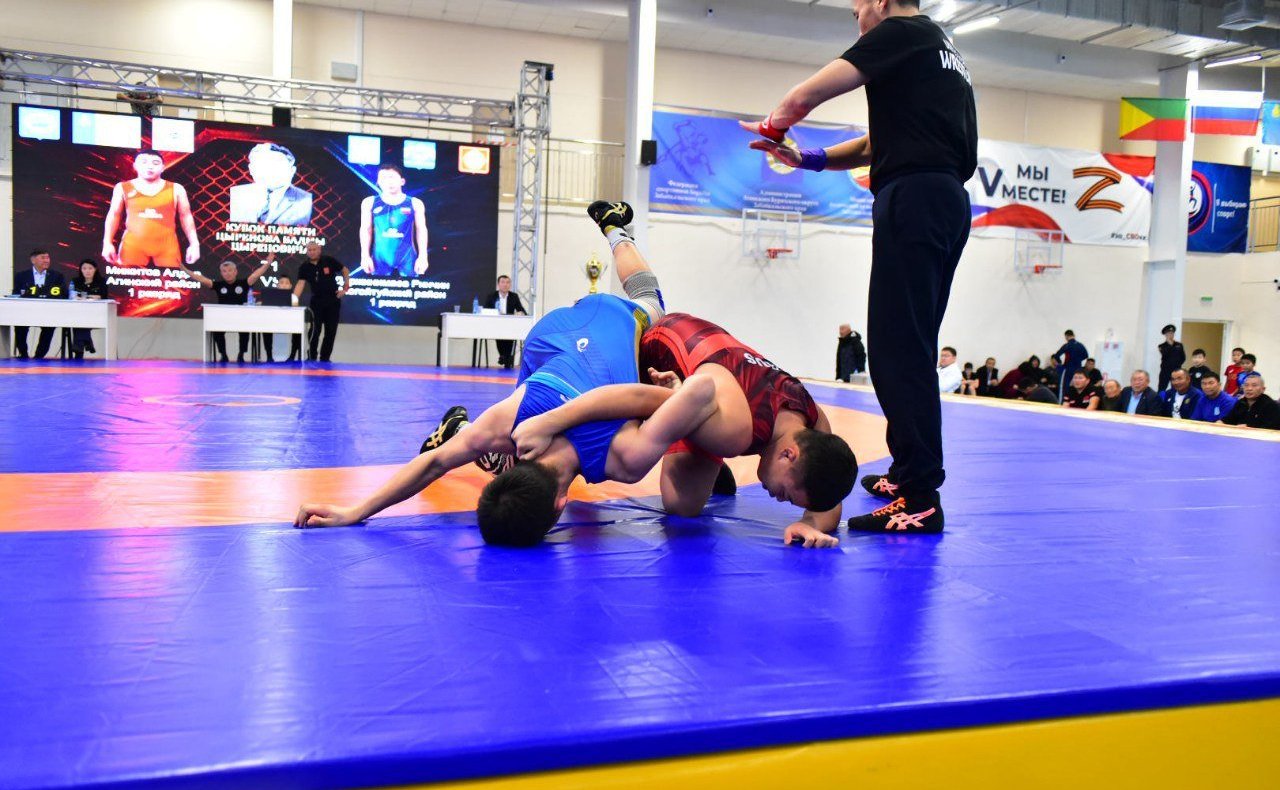 Баир Жамсуев в рамках работы в Забайкальском крае принял участие в открытии XXIII турнира по вольной борьбе «Кубок памяти Бадмы Цыреновича Цыренова»