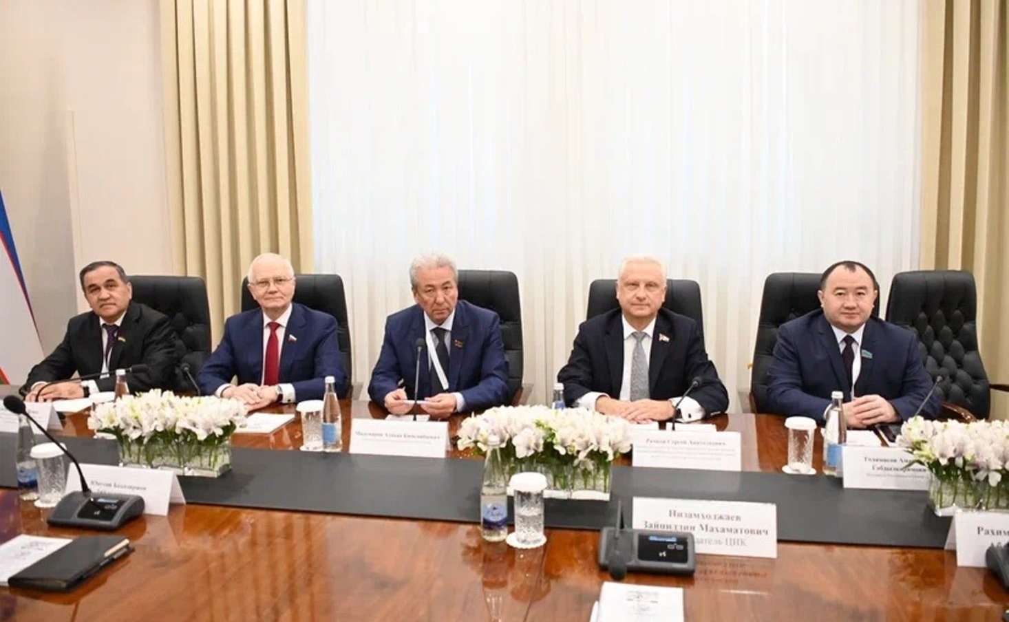 Делегация Совета Федерации приняла участие в наблюдении за проведением референдума по проекту Конституционного закона Республики Узбекистан