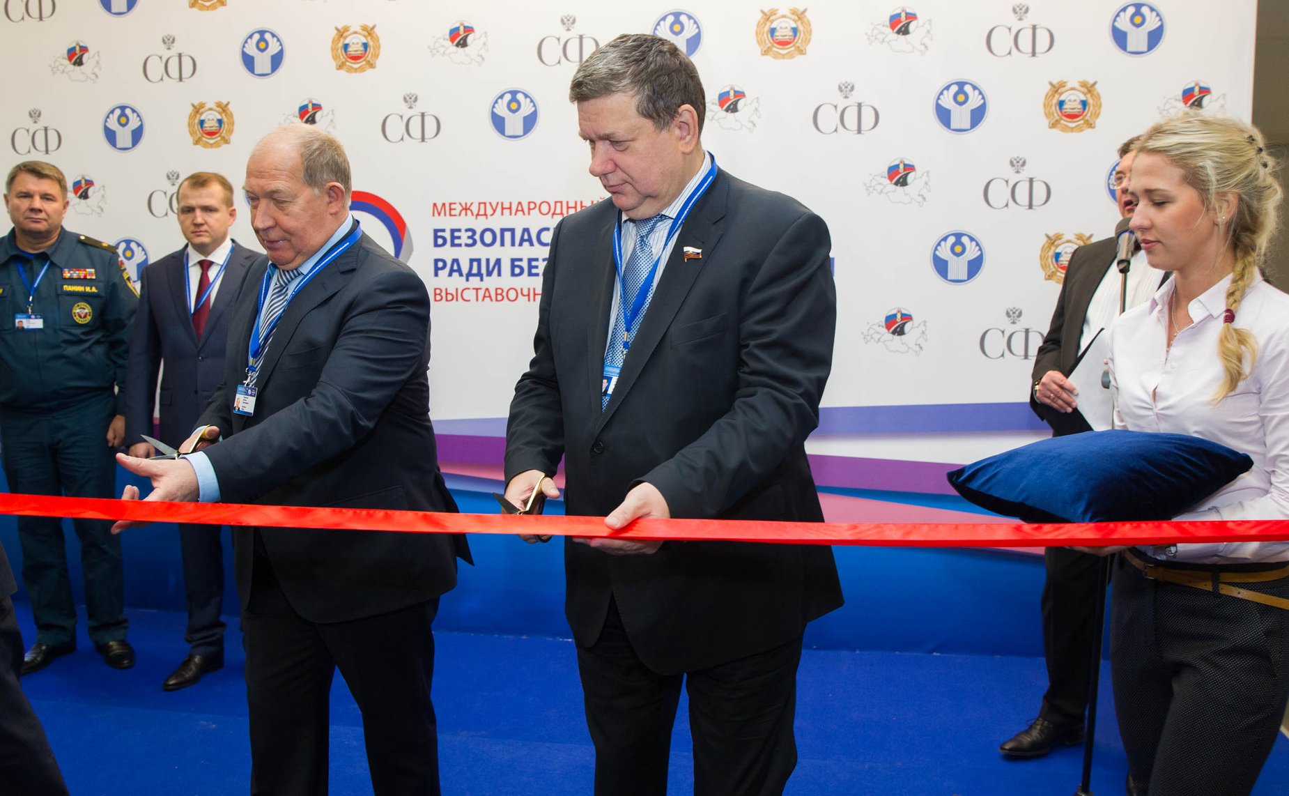 Форум безопасность на дорогах открытие выставки-1