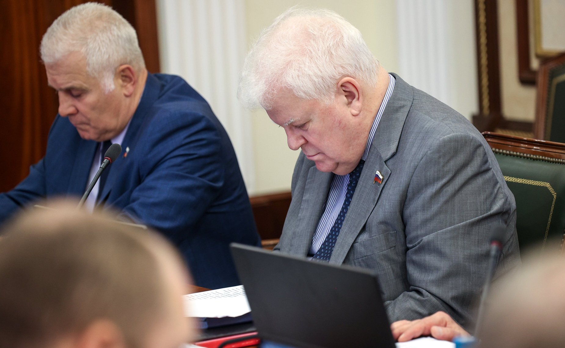 Круглый стол Комитета СФ по обороне и безопасности совместно с Комитетом СФ по социальной политике на тему «О деятельности государственных органов по поиску погибших, пропавших без вести и освобождению попавших в плен участников СВО»