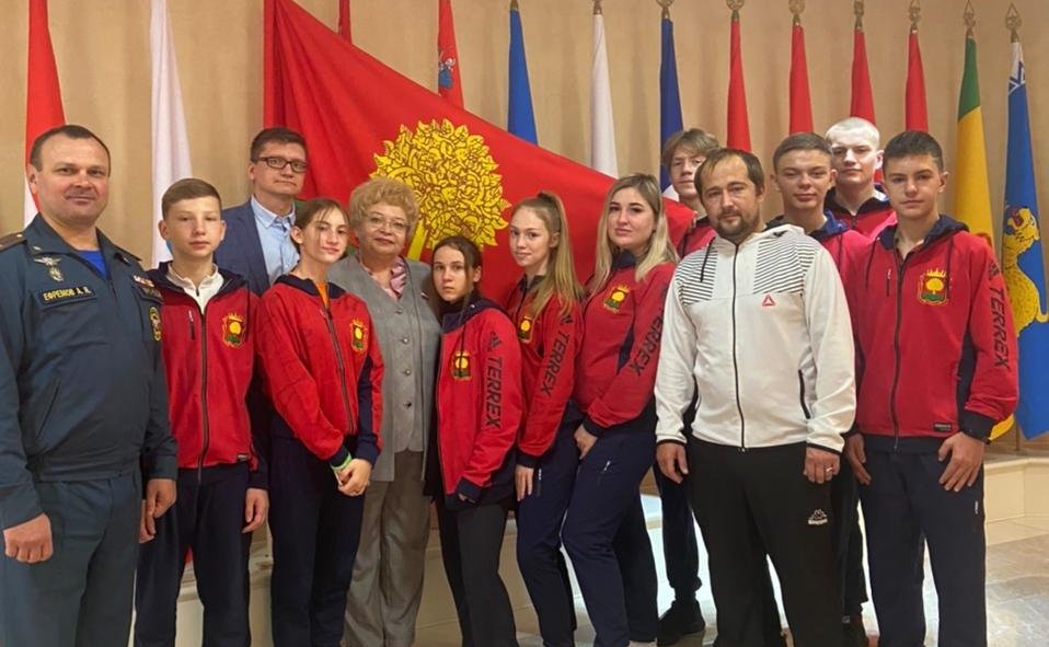 Оксана Хлякина организовала поездку в Москву команды ребят, которые являются постоянными участниками и призерами городских, областных, межрегиональных и всероссийских соревнований по спортивному туризму