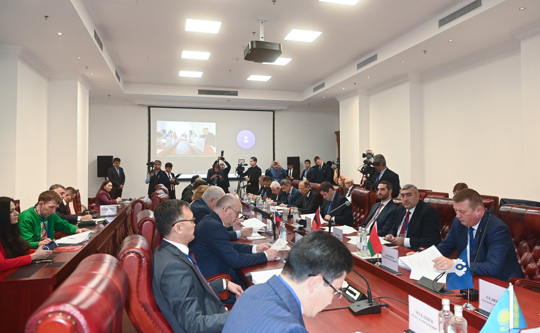 Сенаторы РФ приняли участие в заседании Постоянной комиссии МПА СНГ по политическим вопросам и международному сотрудничеству