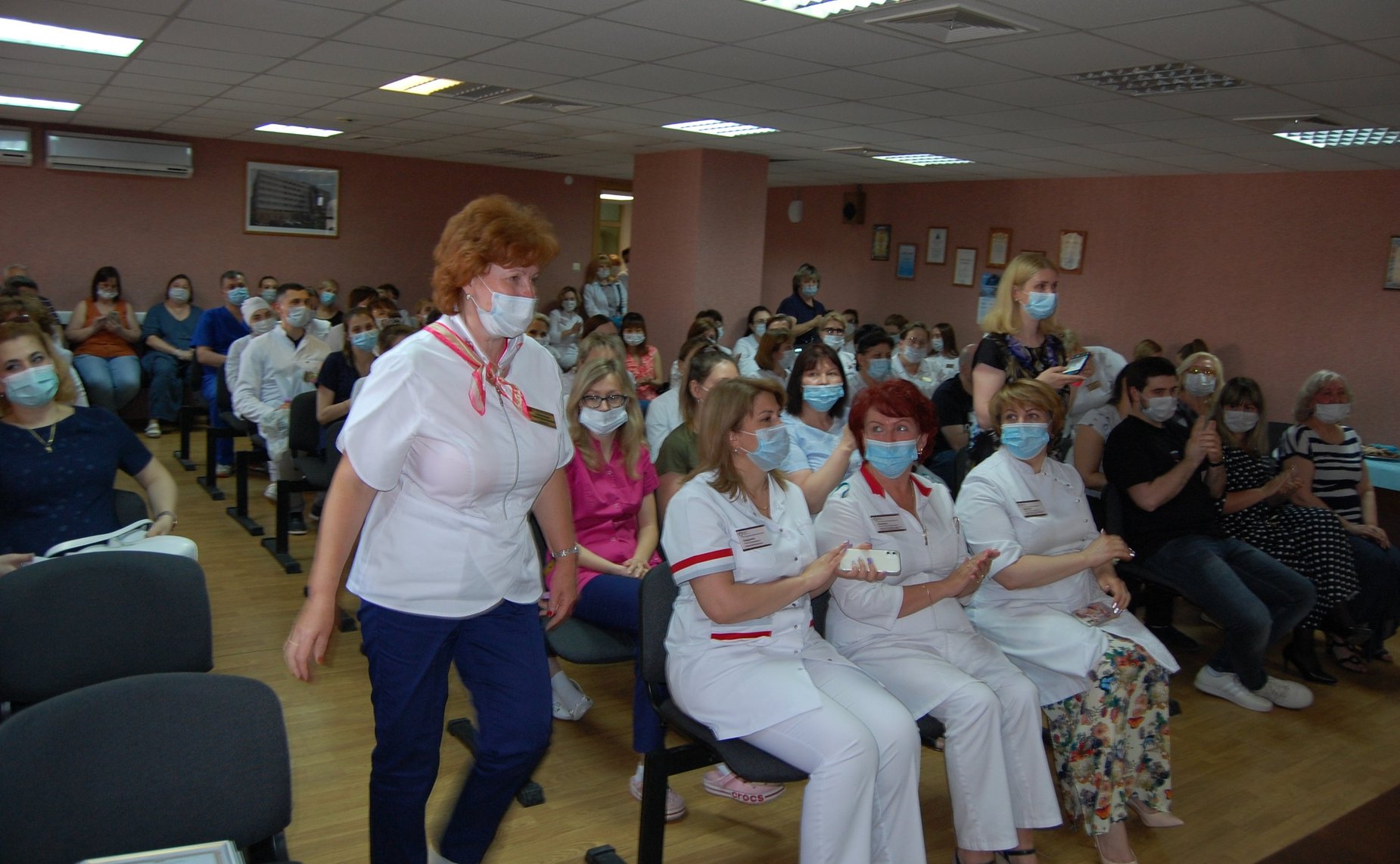 Инна Святенко поздравила медицинских работников поликлиники № 19 города Москвы с профессиональным праздником — Днём медицинского работника